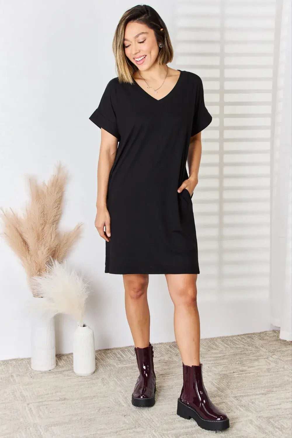 Zenana Full Size Rolled Short Sleeve V-Neck Dress Hauptbild