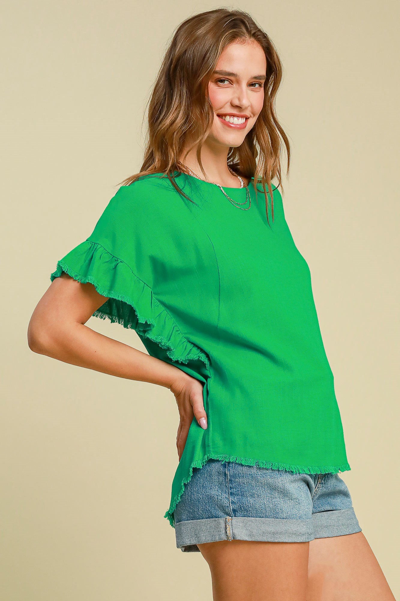 Umgee Full Size Raw Hem Ruffle Short Sleeve Blouse Plus Size Zweitbild