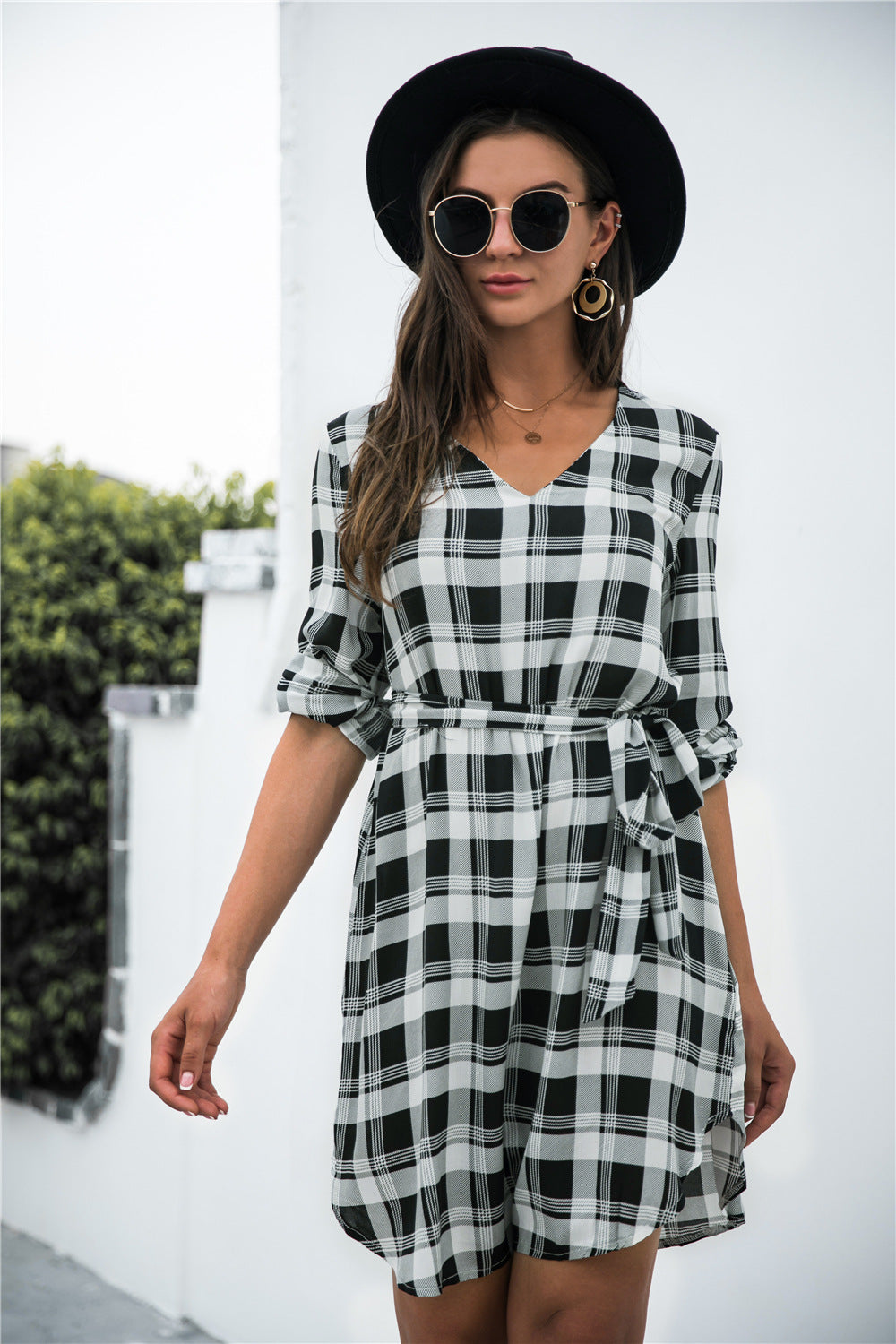 Plaid V-Neck Tie Waist Dress Hauptbild