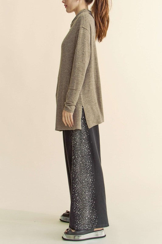 Davi & Dani Slit Mock Neck Long Sleeve Top - felvior