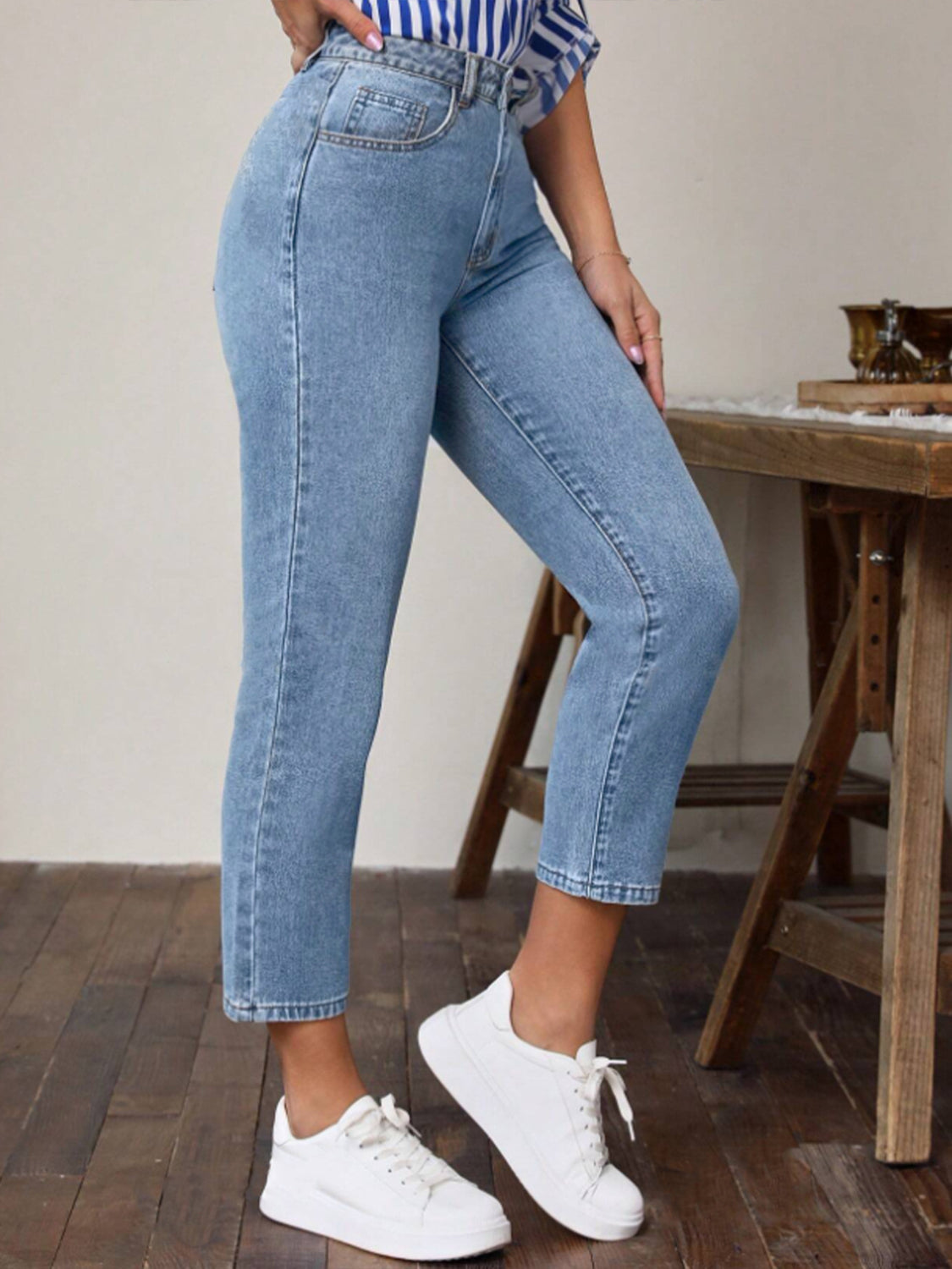 High Waist Jeans mit Taschen Zweitbild
