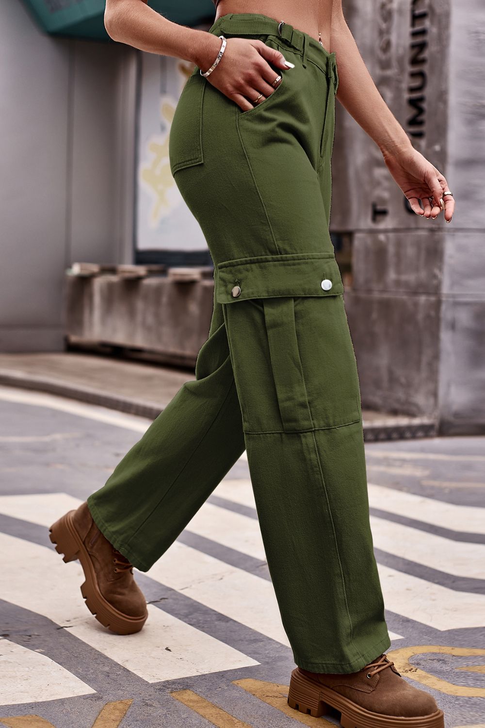 Buttoned Loose Fit Jeans with Pockets - felvior