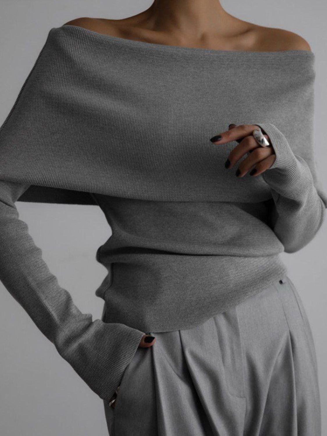 Off-Shoulder Long Sleeve Knit Top - felvior