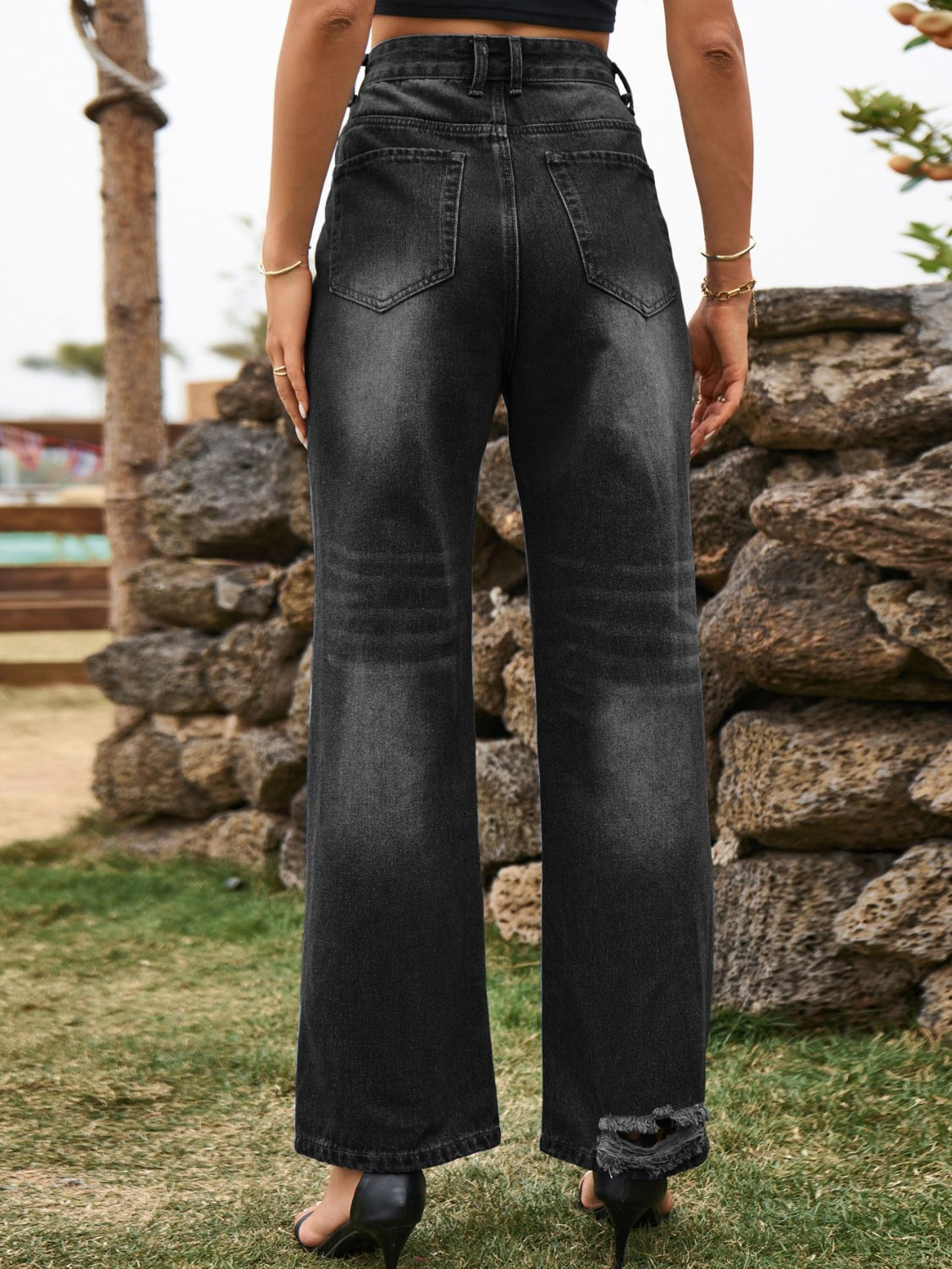 Distressed Jeans with Pockets - felvior