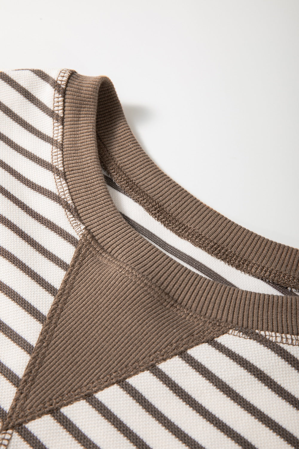 Contrast Striped Ruffle Short Sleeve Top - felvior