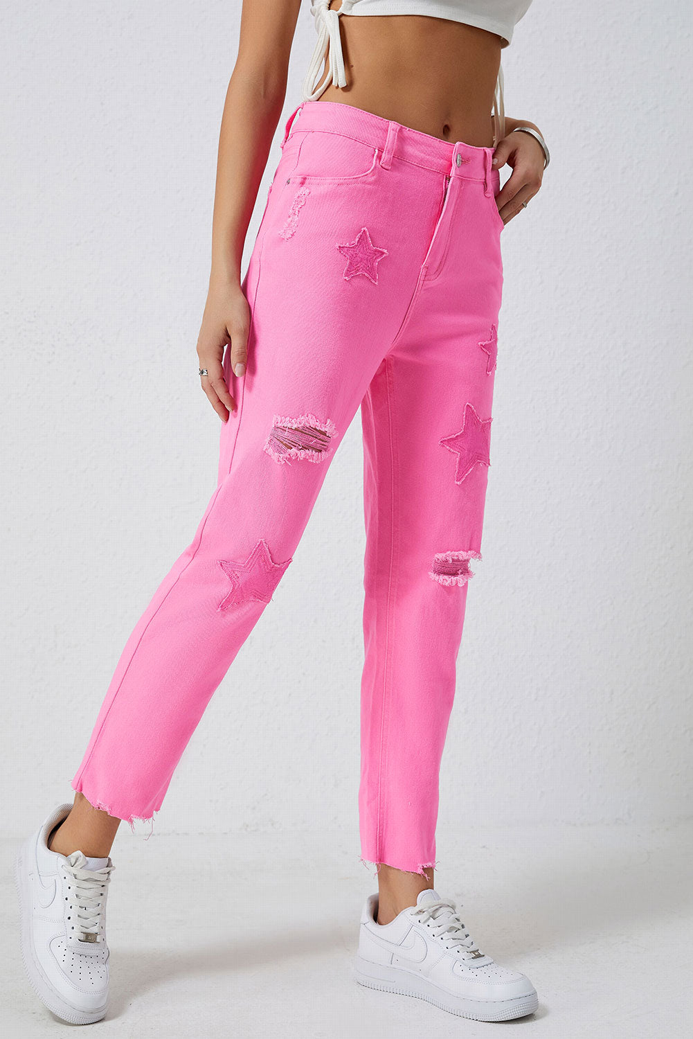 Distressed-Jeans mit Stern-Ausschnitt und ungesäumtem Saum Zweitbild