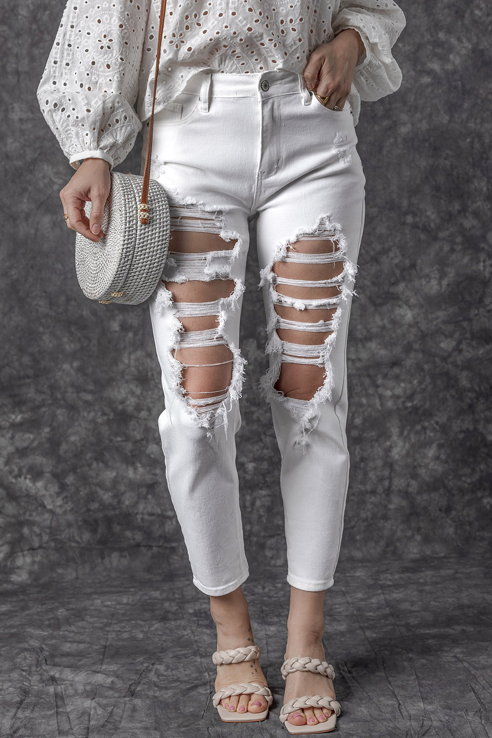 Distressed Jeans with Pockets - felvior