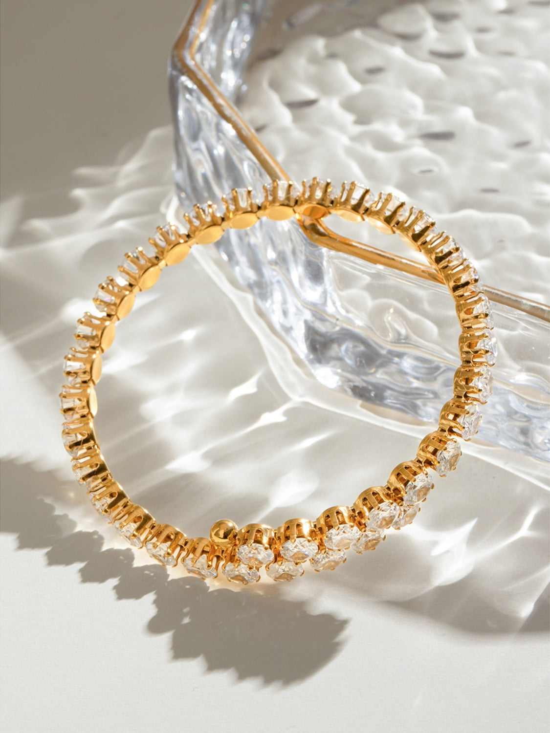 Armband aus Edelstahl mit eingelegtem Zirkonia Zweitbild