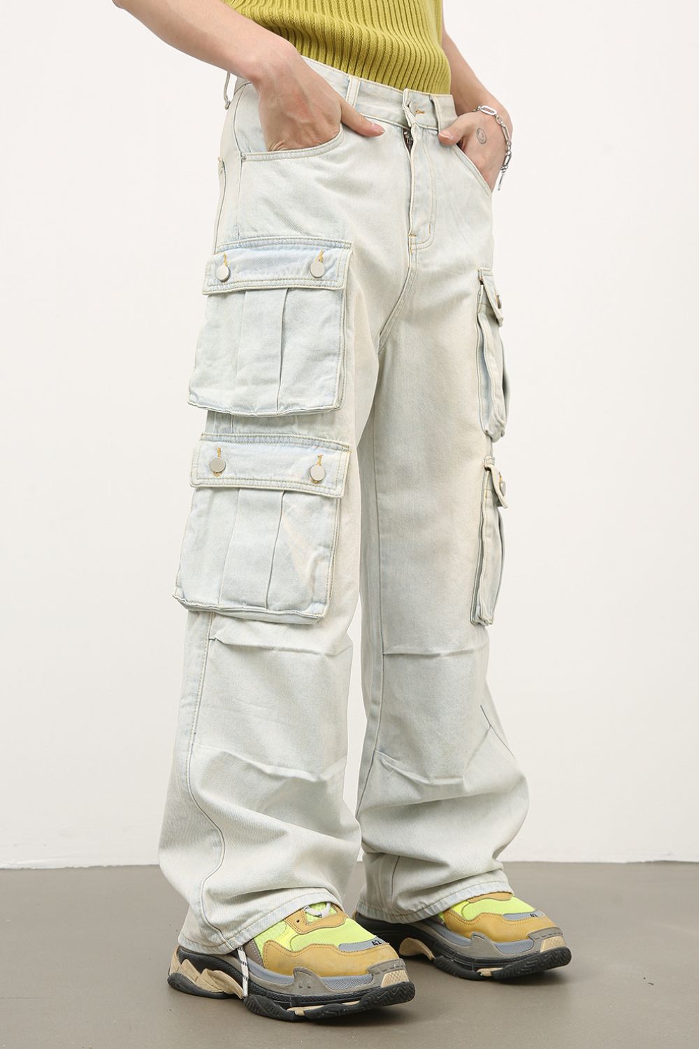 Men's Mid Rise Jeans with Cargo Pockets Hauptbild