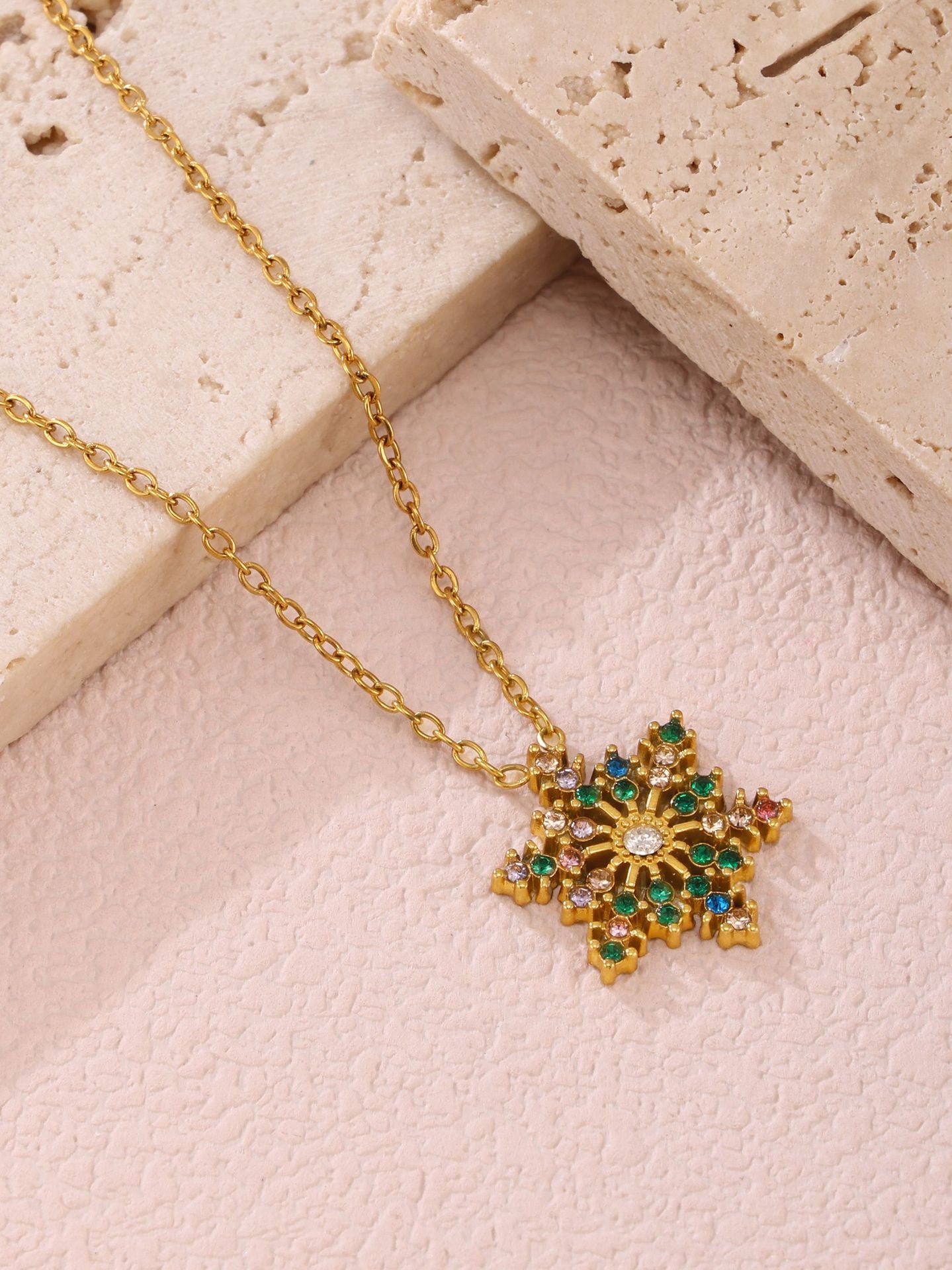 Stainless Steel Inland Zircon Snowflake Necklace - felvior