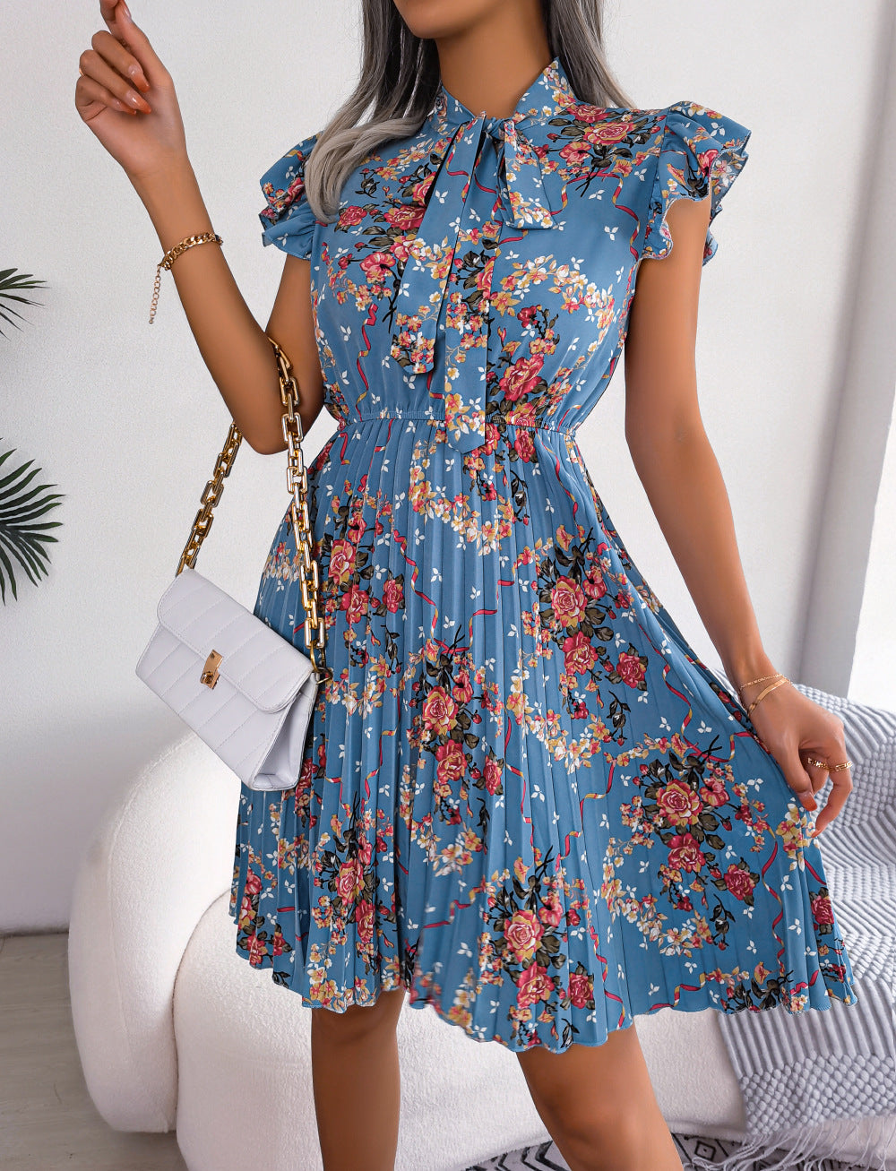 Pleated Floral Printed Tie Neck Knee Length Dress Hauptbild