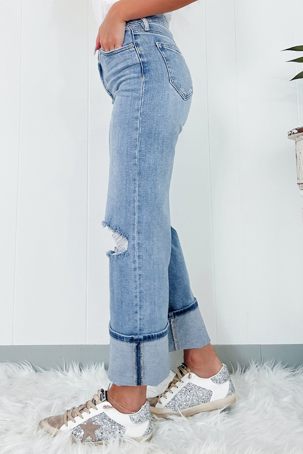 Distressed Straight Jeans with Pockets - felvior