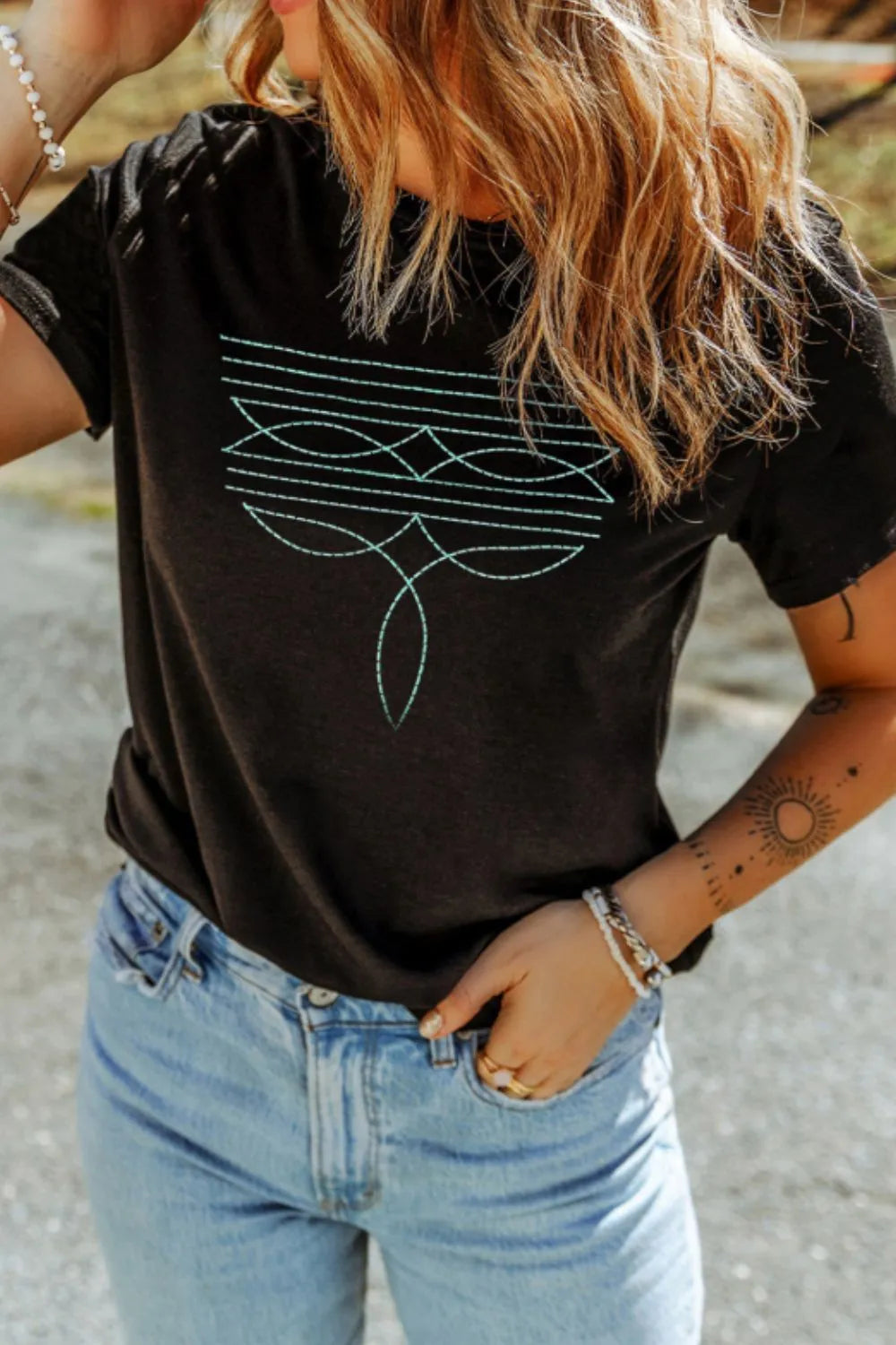 Embroidered Round Neck Short Sleeve T-Shirt