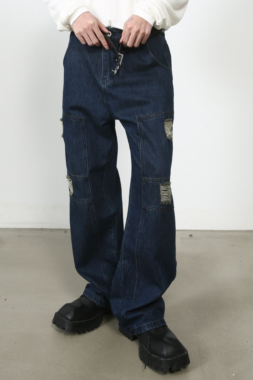 Men's Distressed Jeans with Pockets Hauptbild