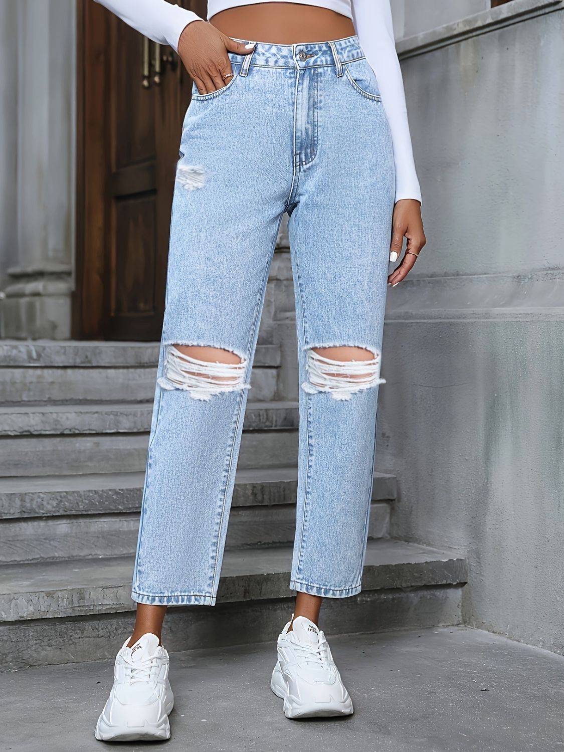 Distressed High Rise Jeans with Pockets - felvior