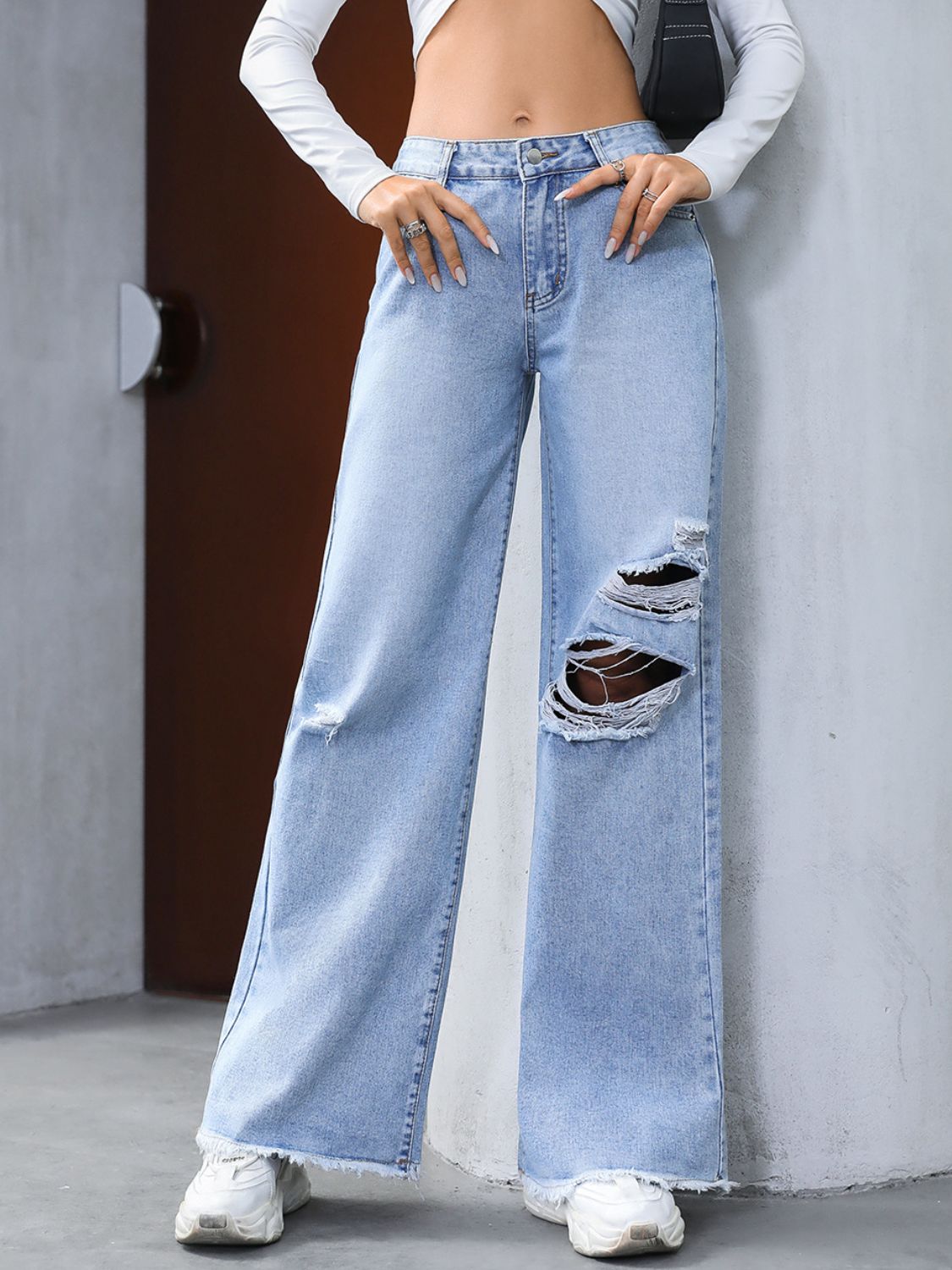 Distressed-Jeans mit weitem Bein und offenem Saum Zweitbild