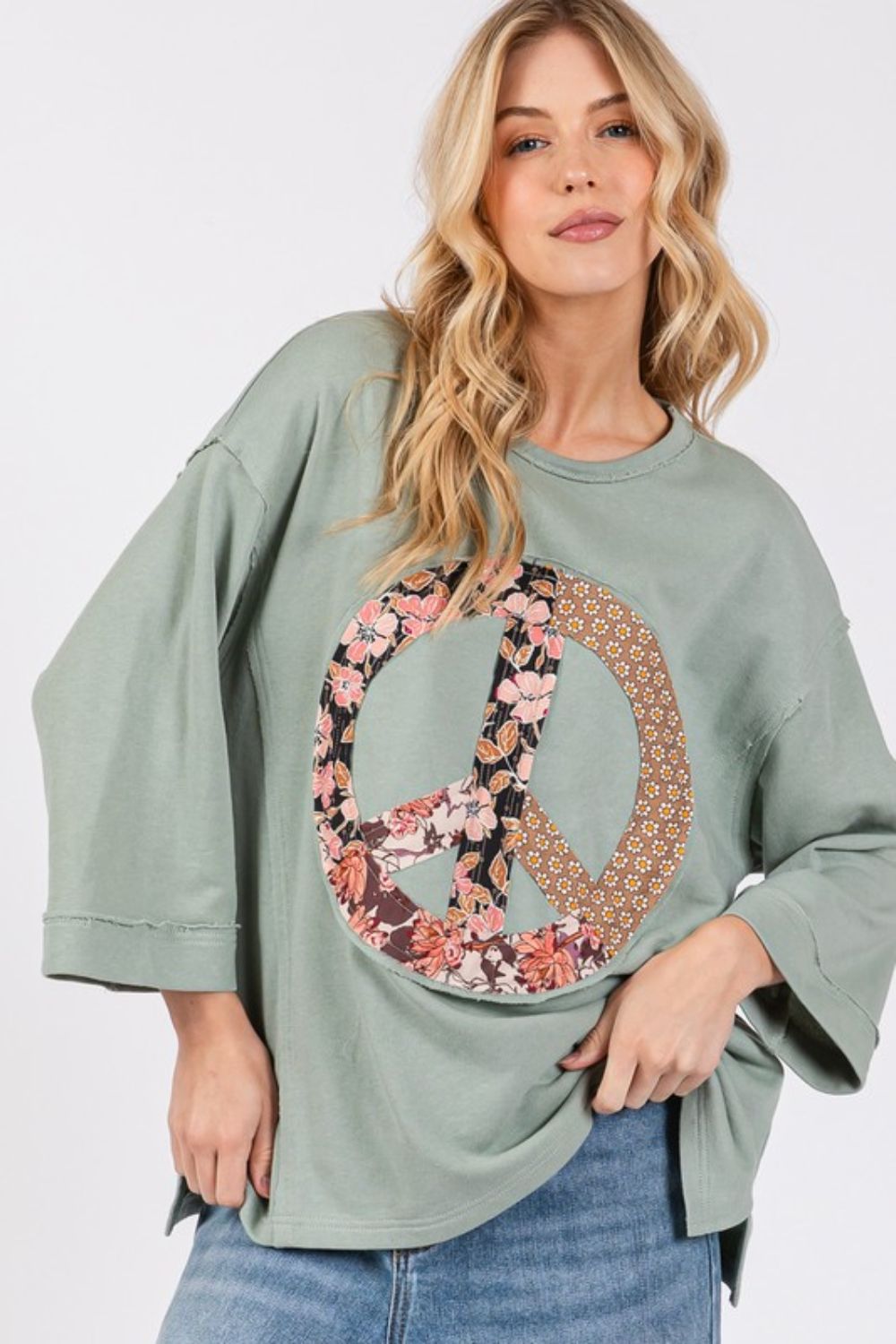 SAGE + FIG Floral Peace Patch Round Neck Top Zweitbild