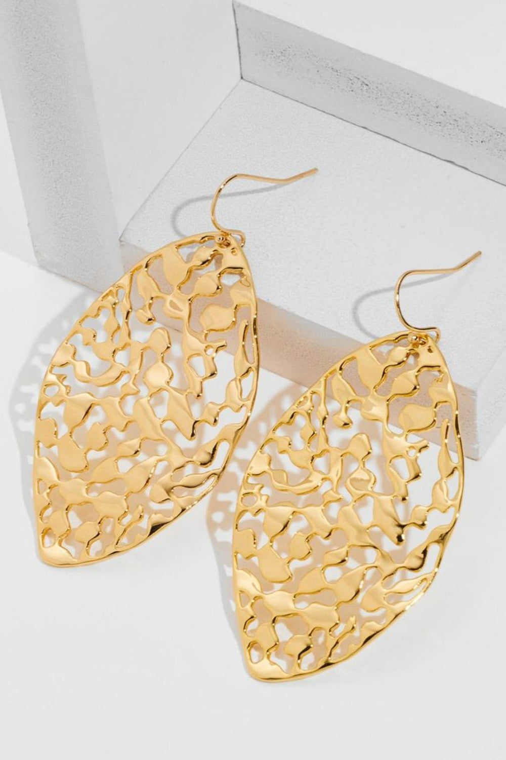 Brass Cutout Leaf Shape Earrings - felvior