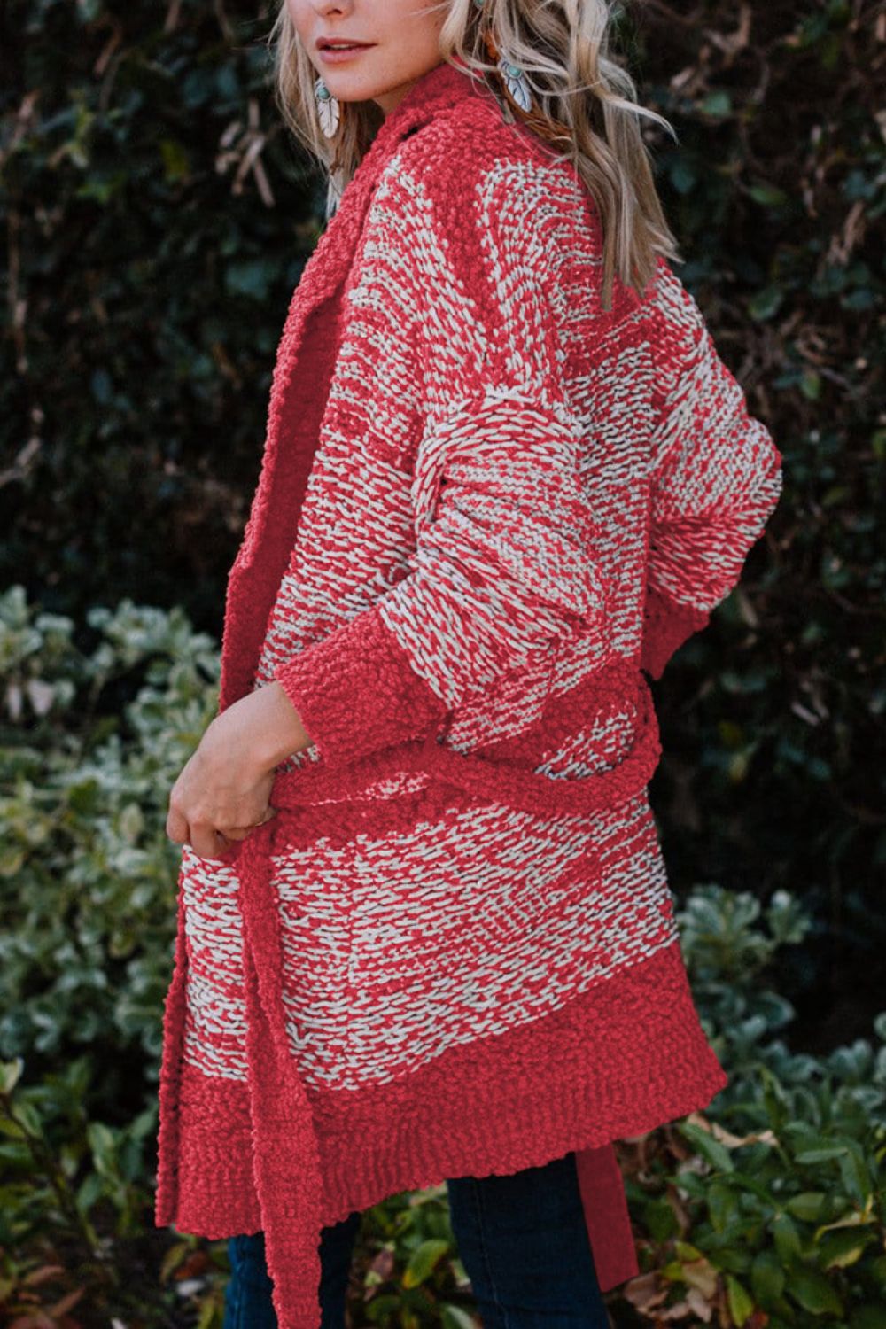 Lange Strickjacke mit offener Vorderseite und Kontrastbesatz Zweitbild