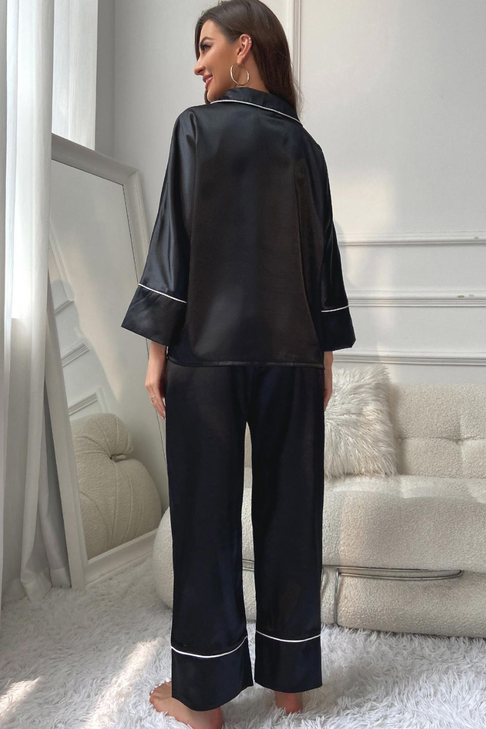 Ensemble pyjama haut et pantalon boutonnés à passepoils contrastés Image secondaire du produit