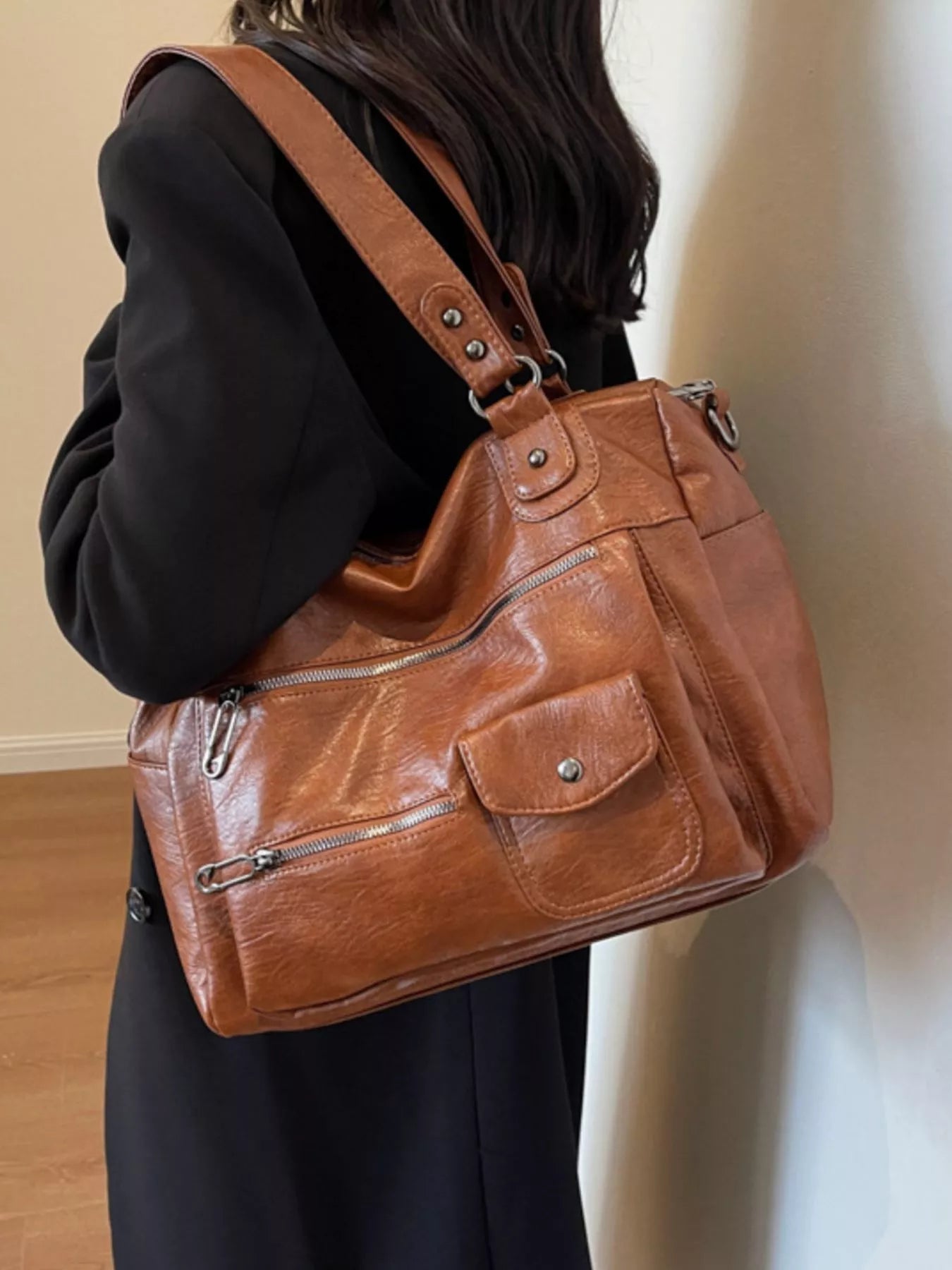 Vintage Style Multi-Pocket Crossbody Bag Secondary image