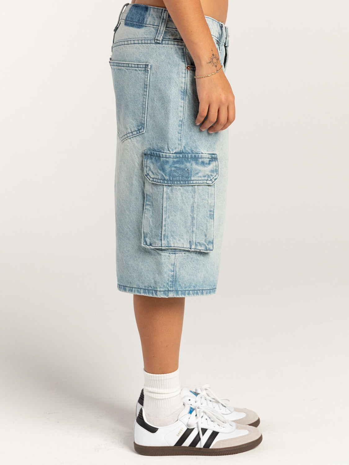 Mid-Rise Waist Denim Shorts with Pockets - felvior