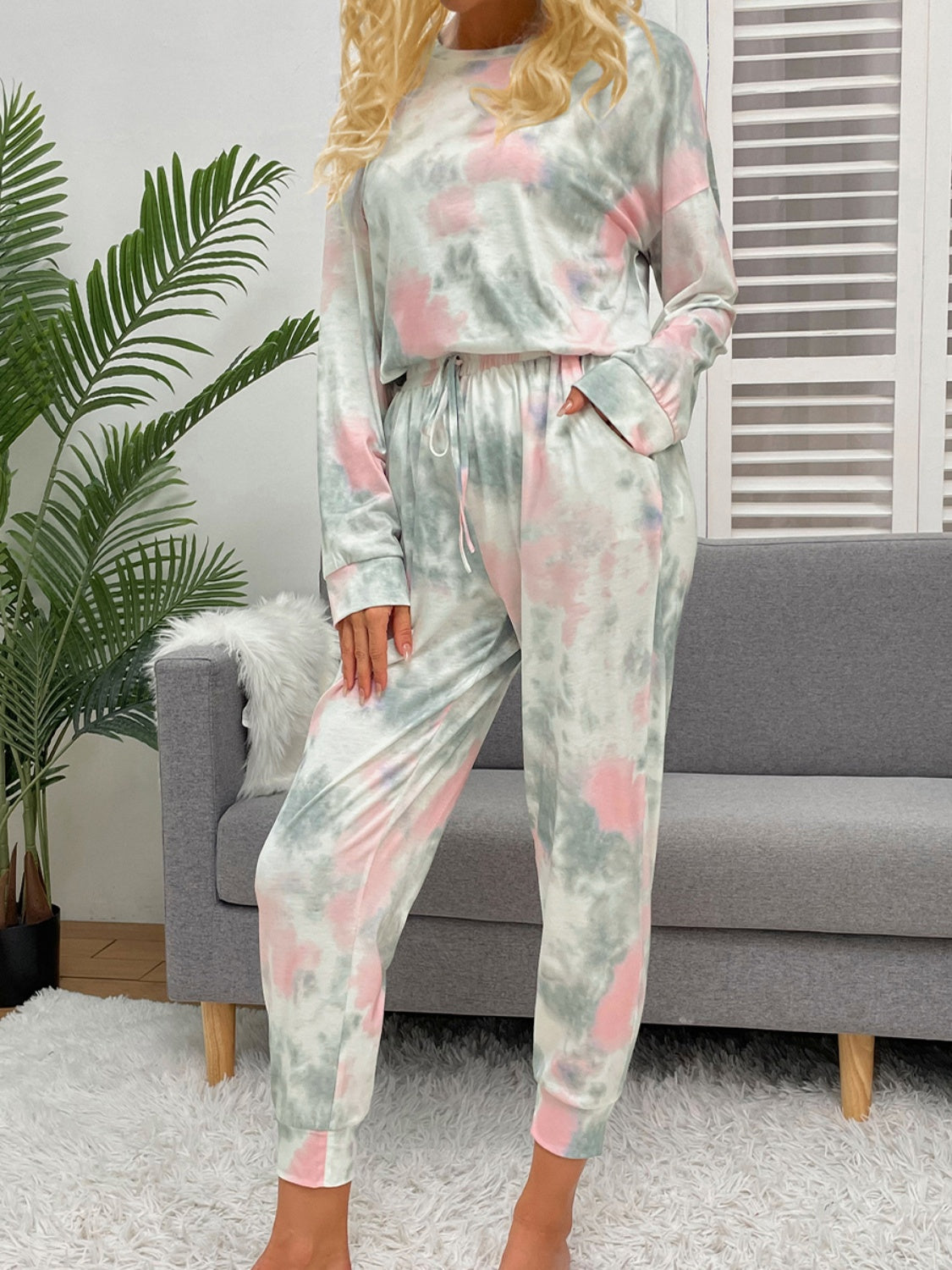 Shiny Tie-Dye Round Neck Top and Drawstring Pants Lounge Set Image principale du produit