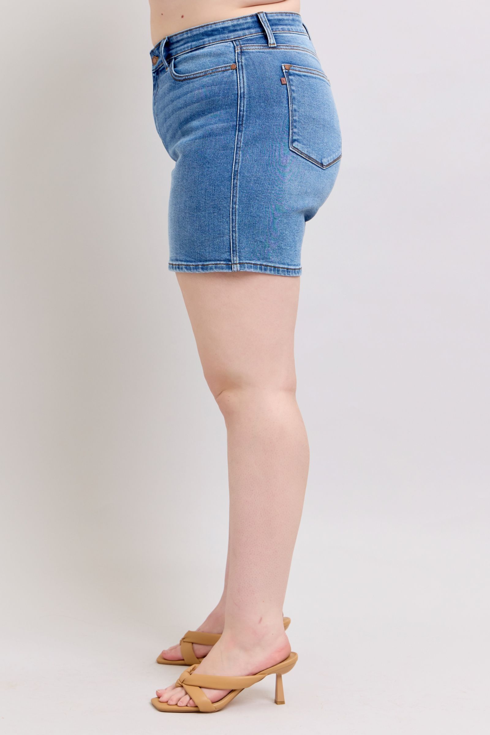 Judy Blue Jeans-Shorts mit 2 Knöpfen und Taschen in voller Größe, Übergröße Zweitbild