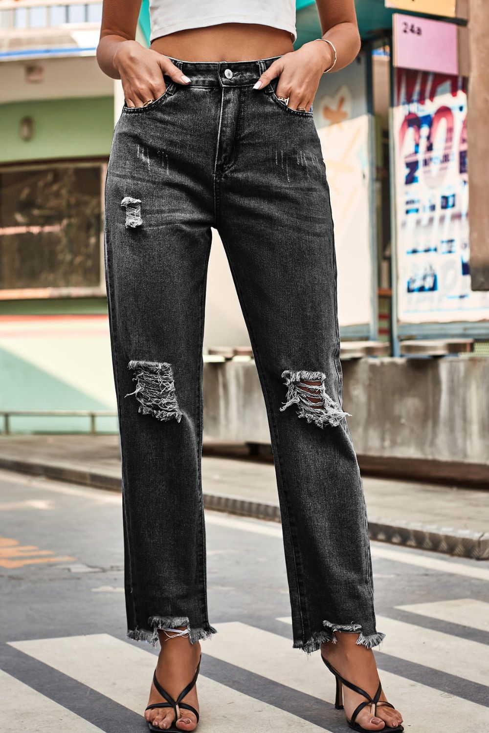 Distressed Buttoned Loose Fit Jeans - felvior