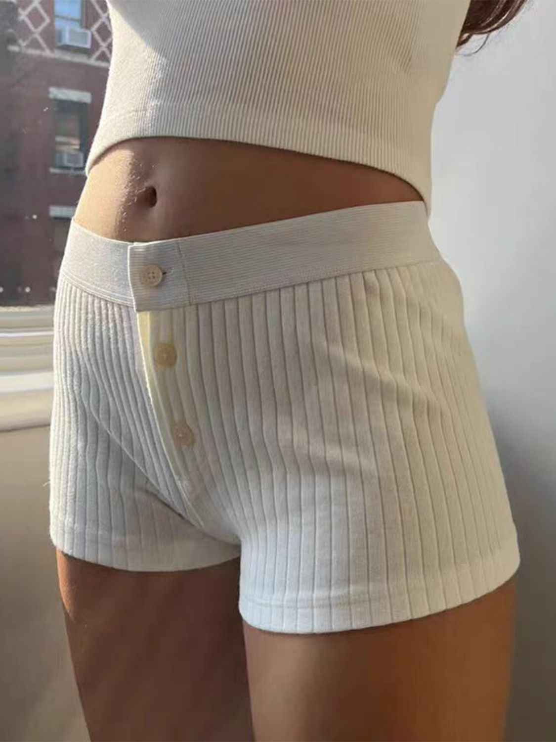 Devine Button Detail Shorts - felvior