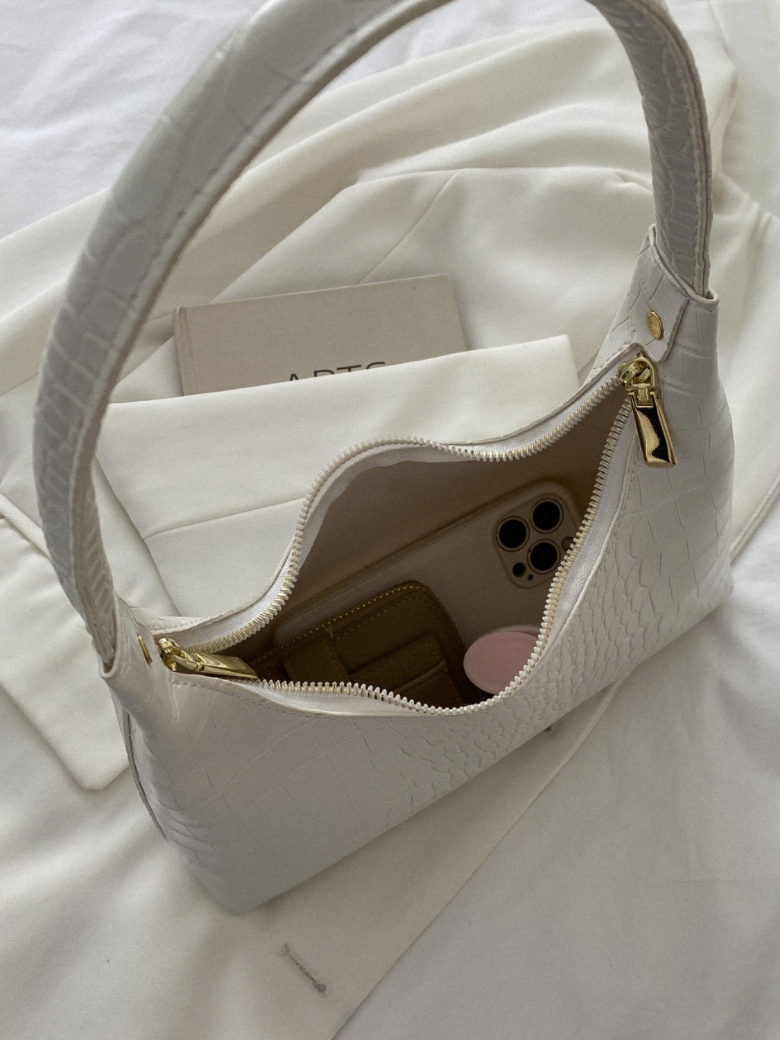 Crocodile Grain Shoulder Bag - felvior