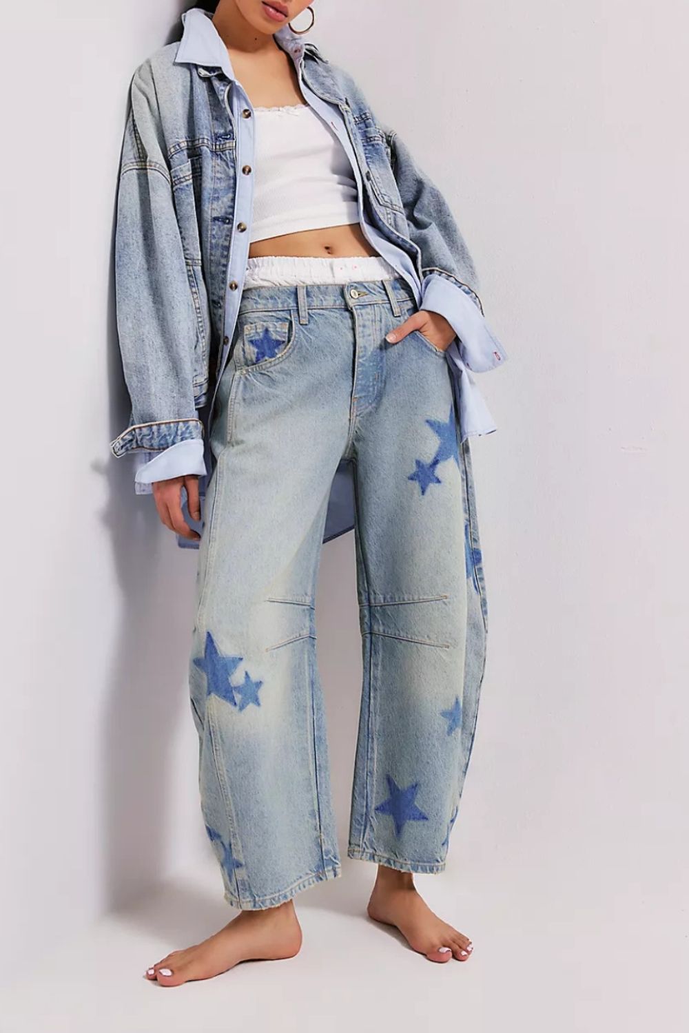 Jeans mit weitem Bein und Kontraststernen Zweitbild