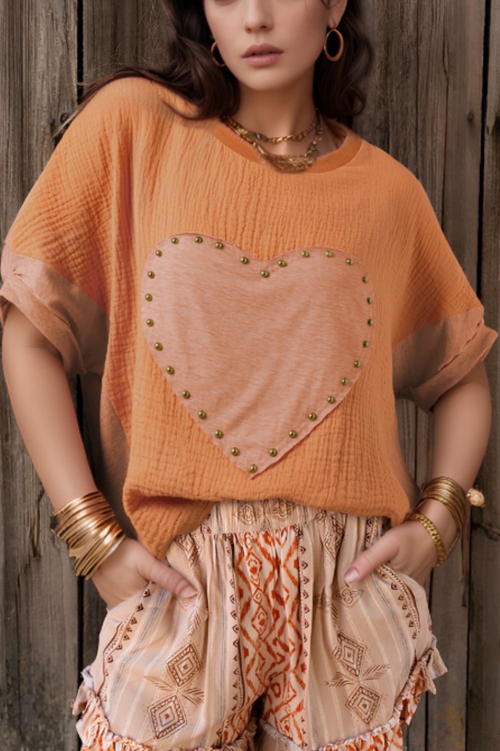 Stud Heart Patch Round Neck Short Sleeve T-Shirt Image principale du produit