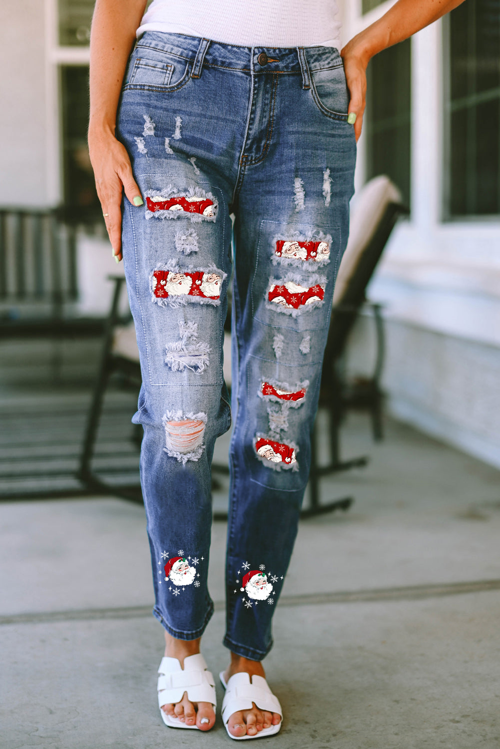 Santa Graphic Distressed Jeans with Pockets Hauptbild