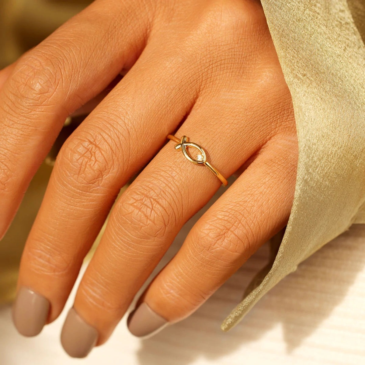 925 Sterling Silver Inlaid Zircon Fish Ring - felvior
