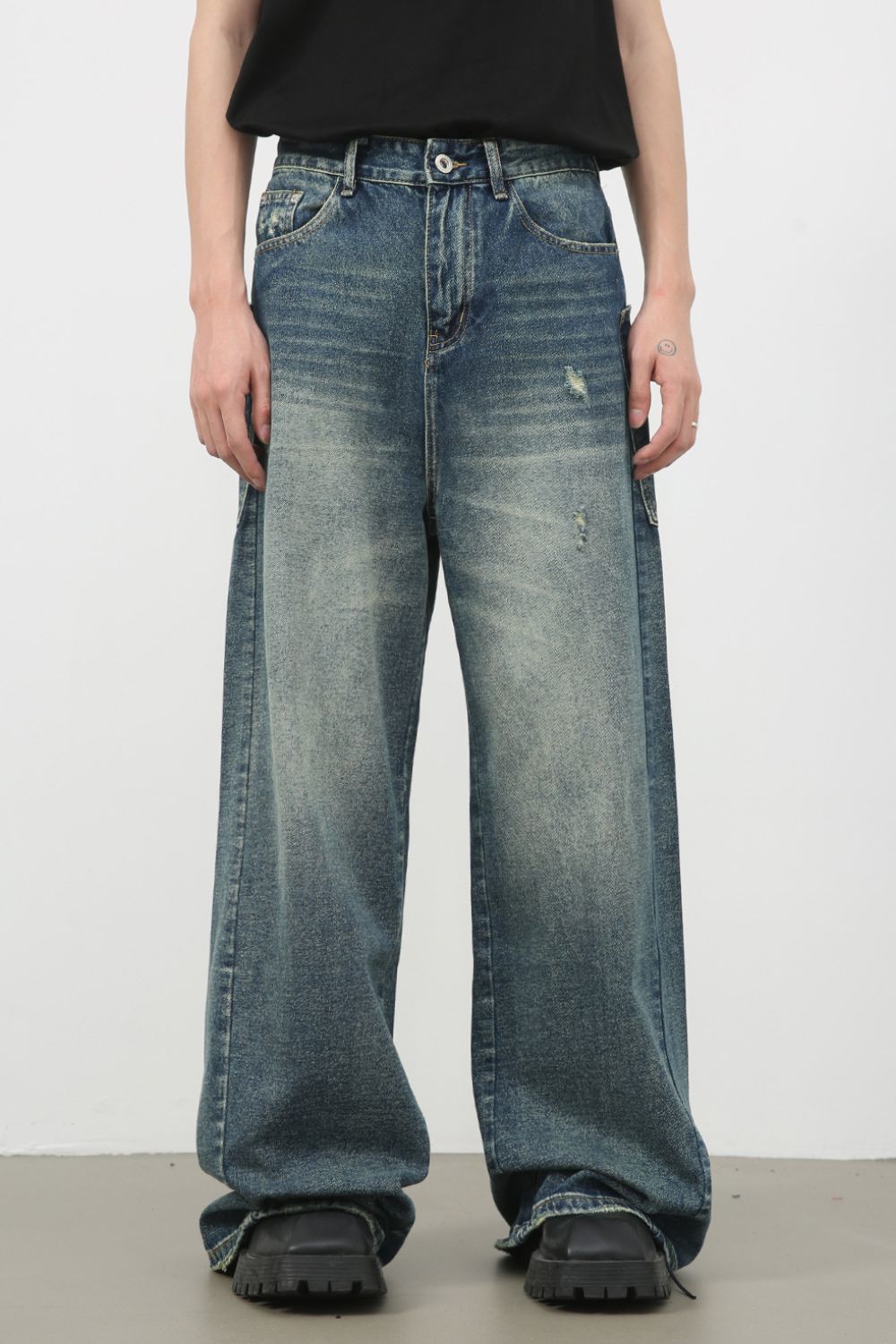 Men's Distressed Detail Wide Leg Jeans - felvior