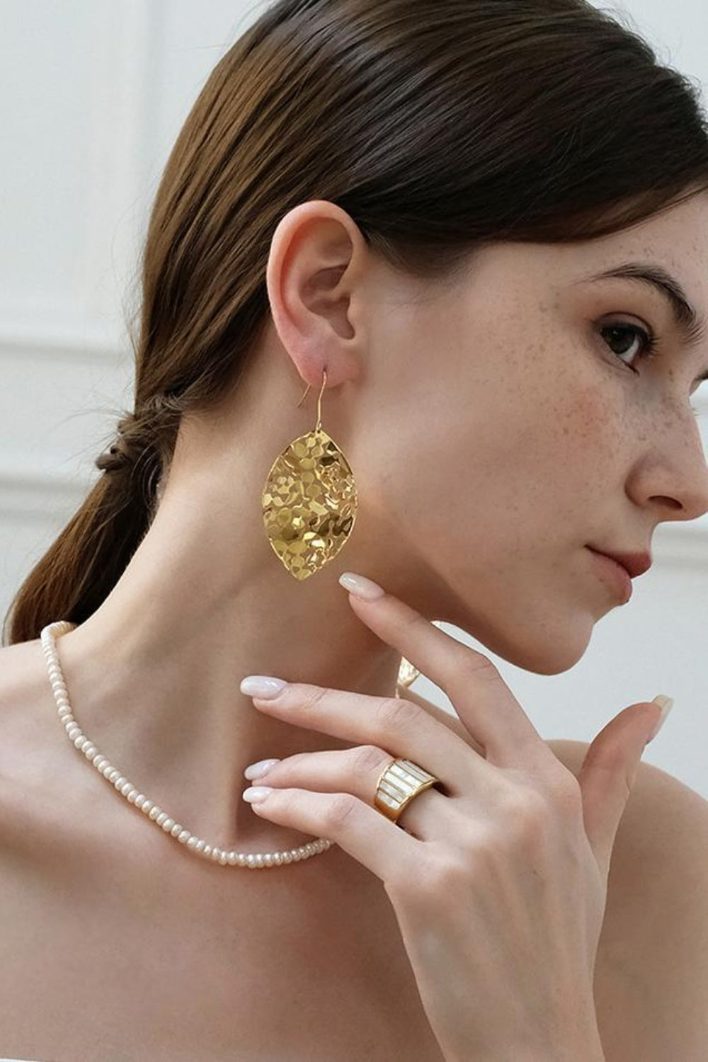Brass Cutout Leaf Shape Earrings - felvior