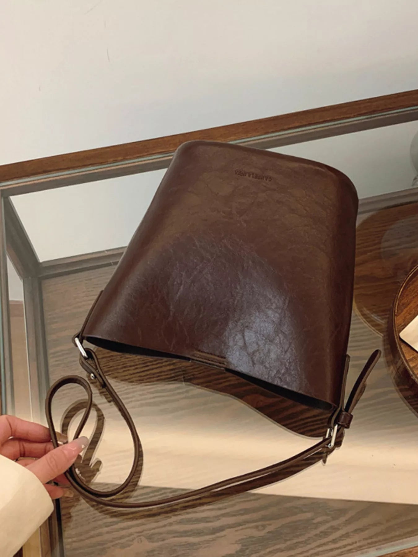 Vintage Style Bucket Crossbody Bag Secondary image