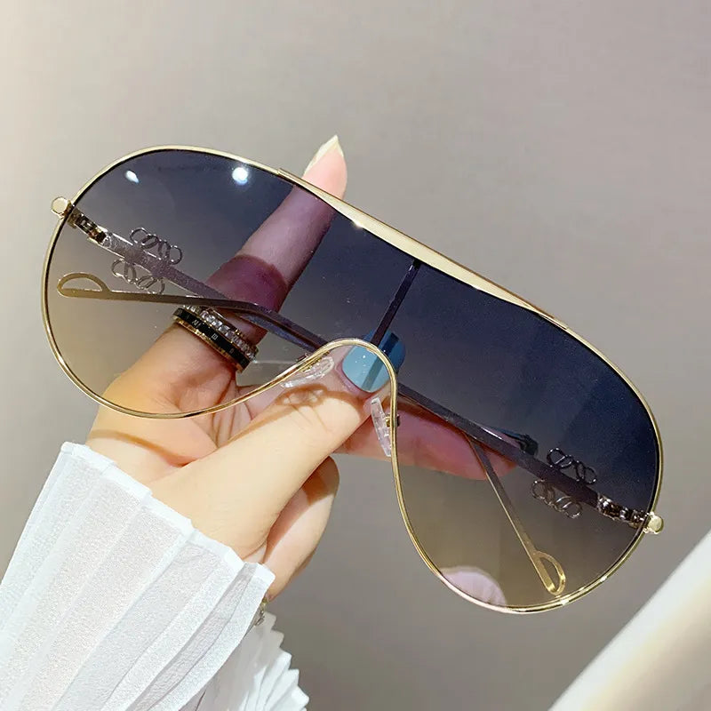 Gradient Aviator Sunglasses Secondary image
