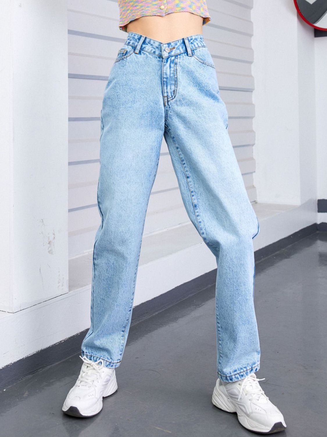 Straight Leg Jeans with Pockets - felvior