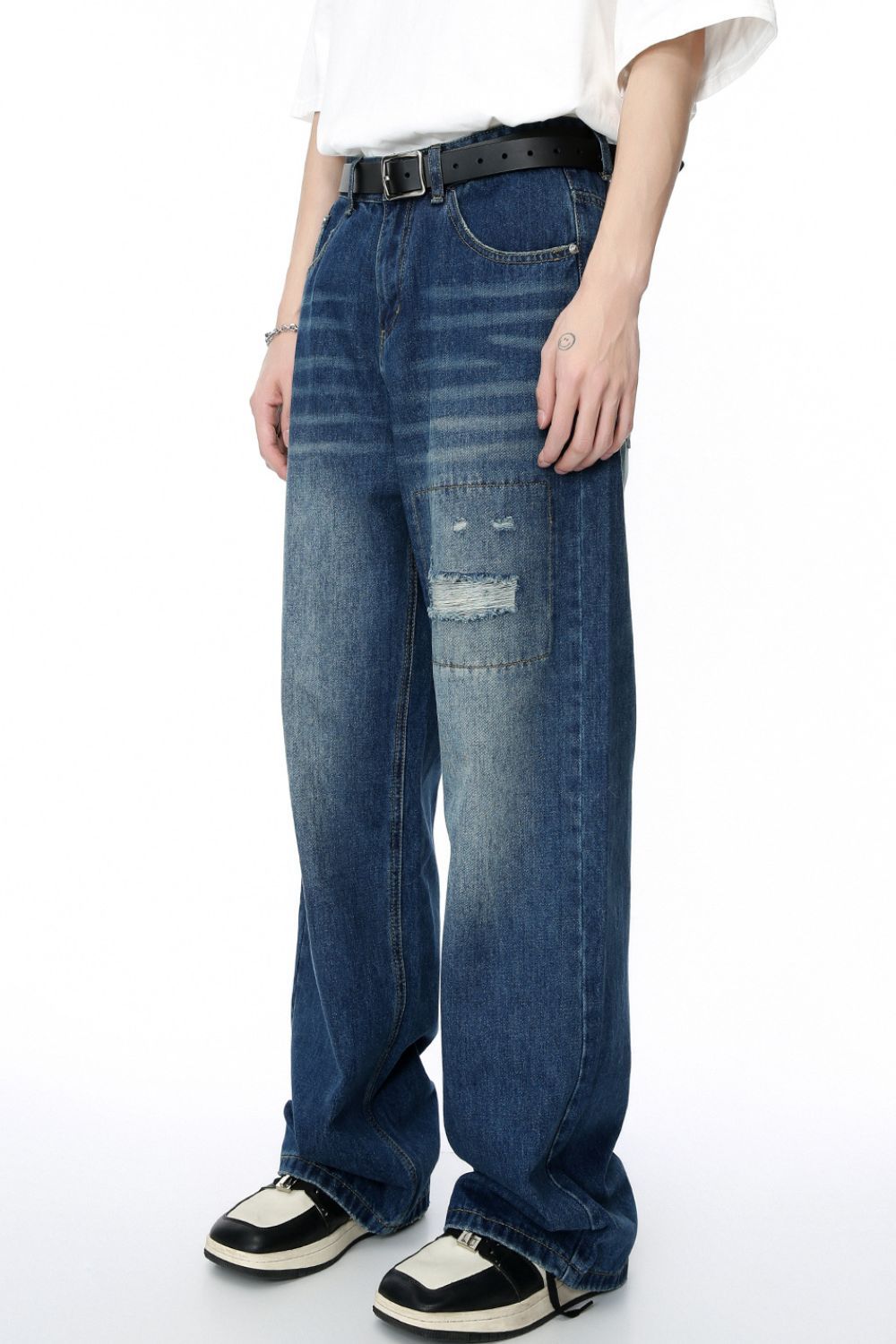 Men's Distressed Applique Straight Jeans Zweitbild