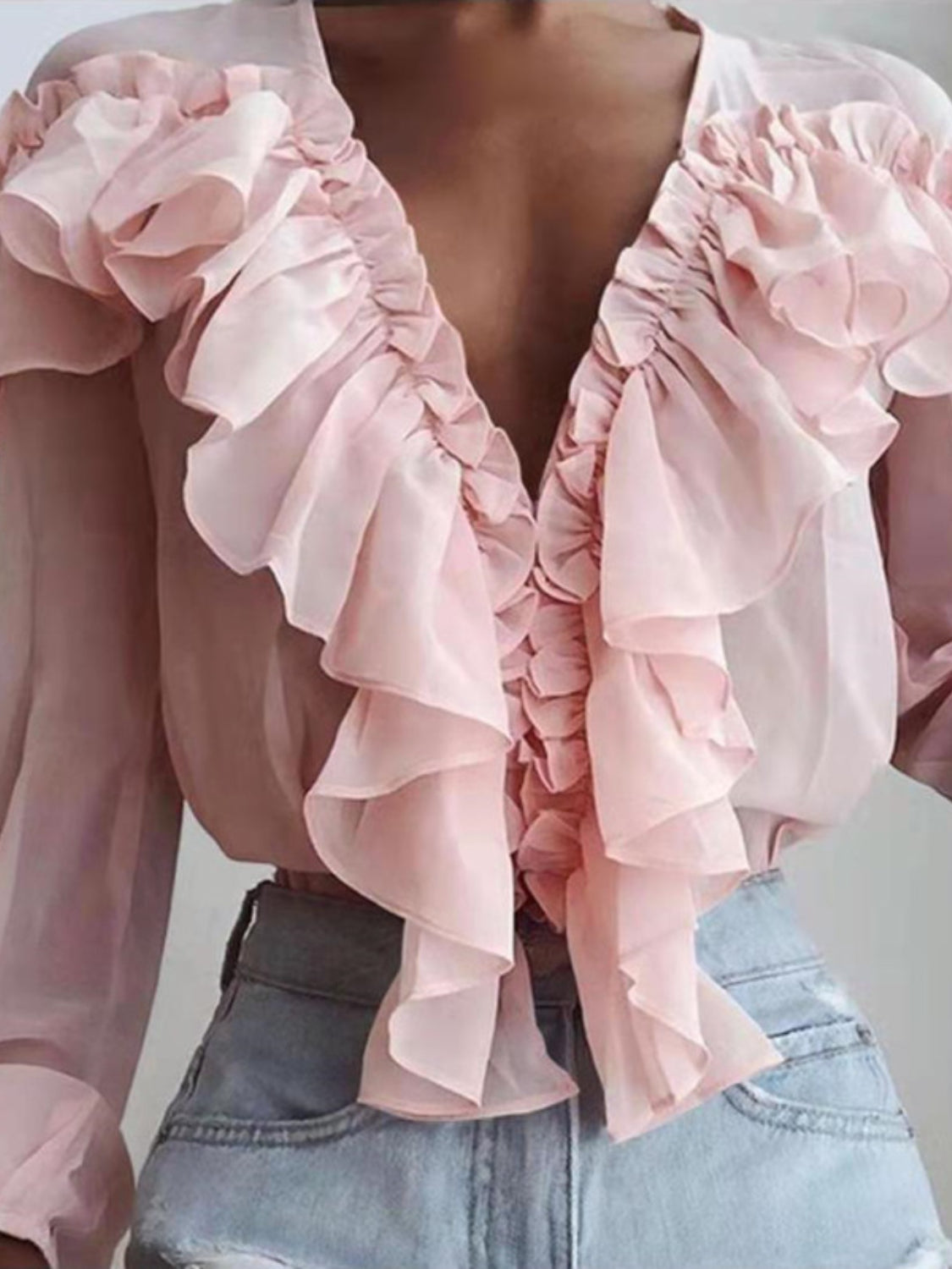 Ruffled V-Neck Long Sleeve Blouse Image principale du produit