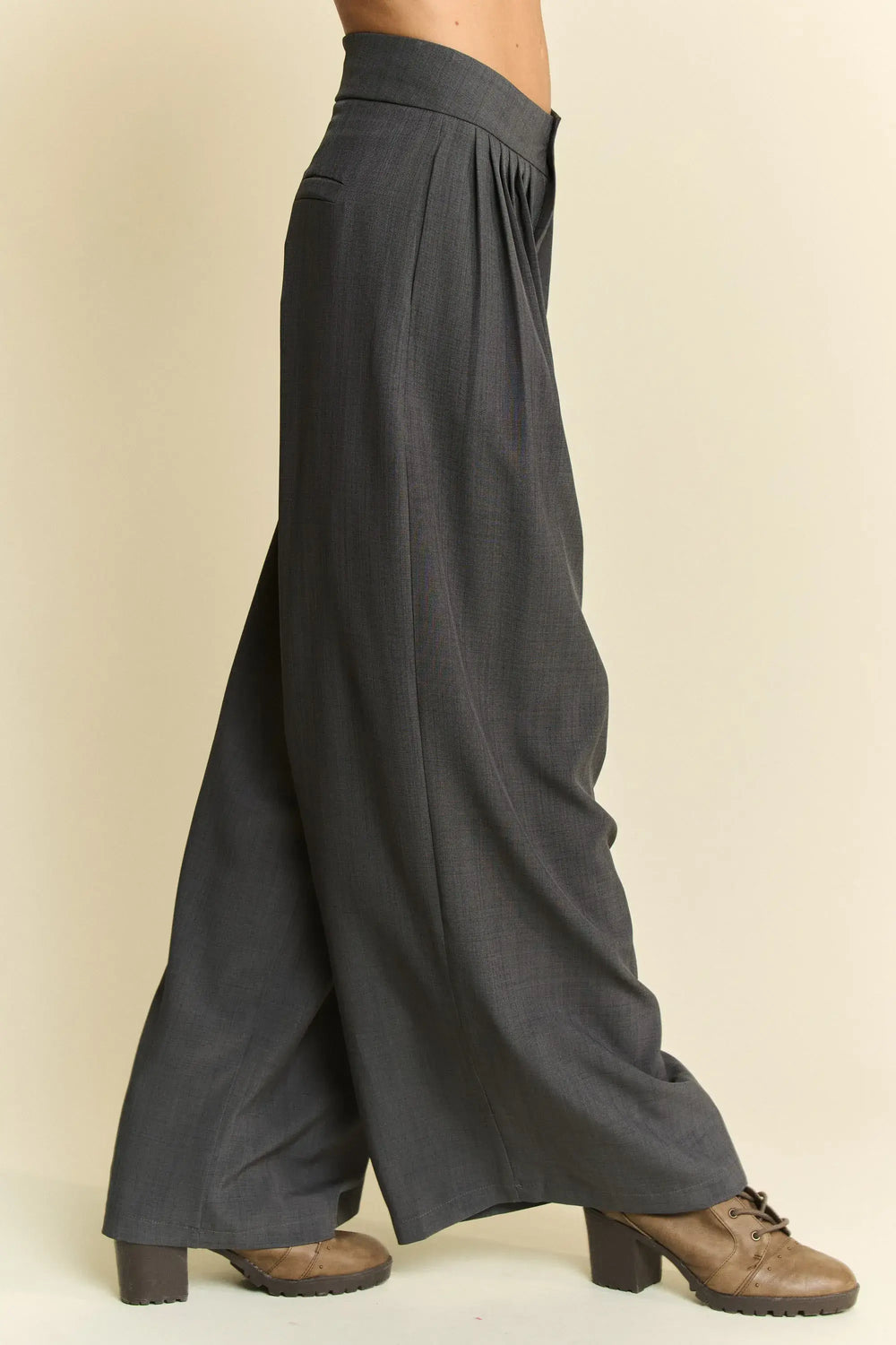 Davi & Dani Solid Back Pocket Shirring Detail Wide Leg Pants