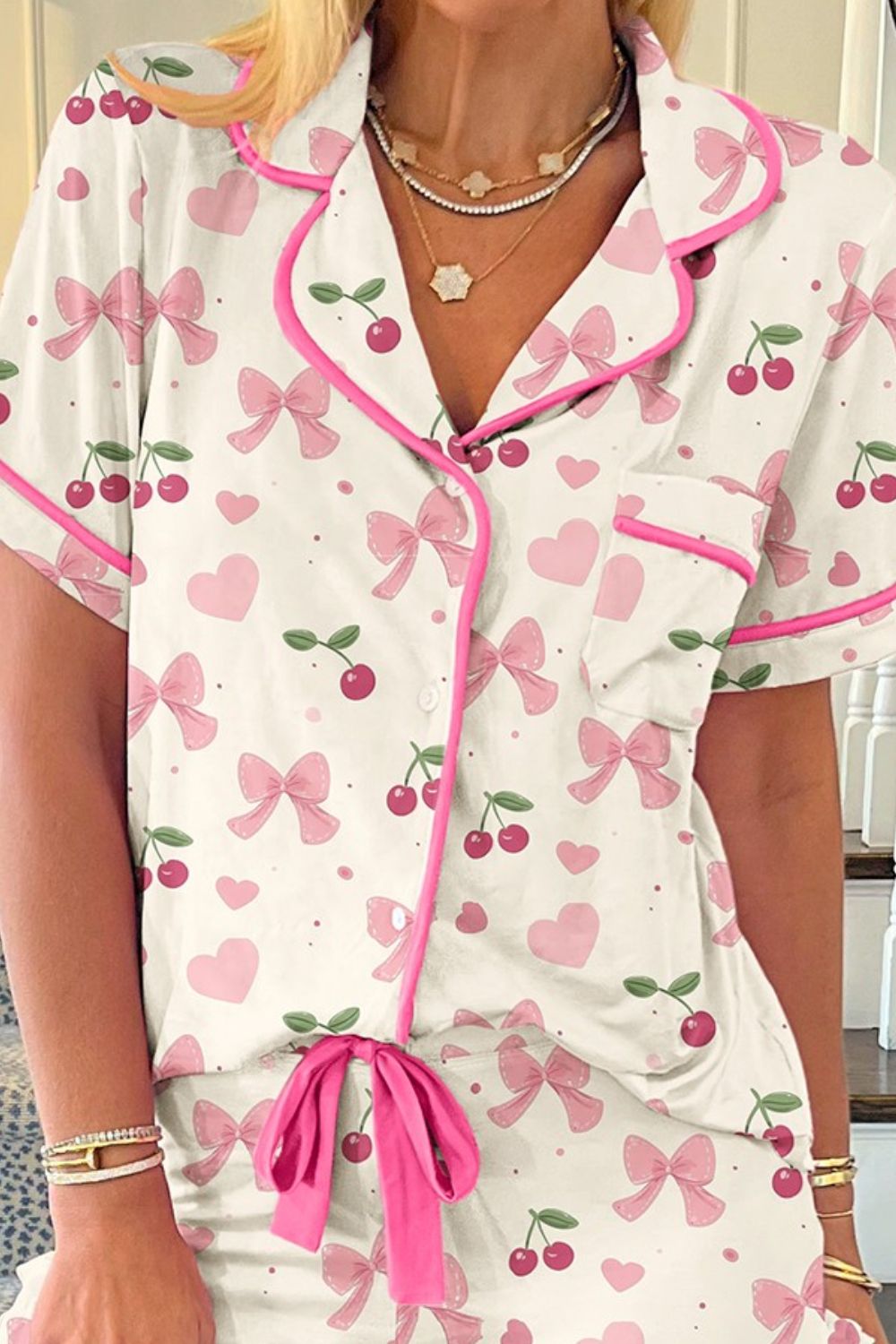 Lounge-Set mit bedrucktem, kurzärmligem Oberteil und Shorts zum Knöpfen Zweitbild