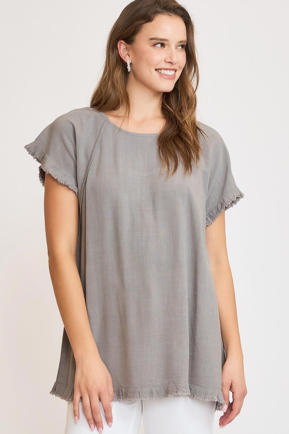 Umgee Full Size Seam Detail Linen Ruffle Fringe Edge Top Plus Size Hauptbild