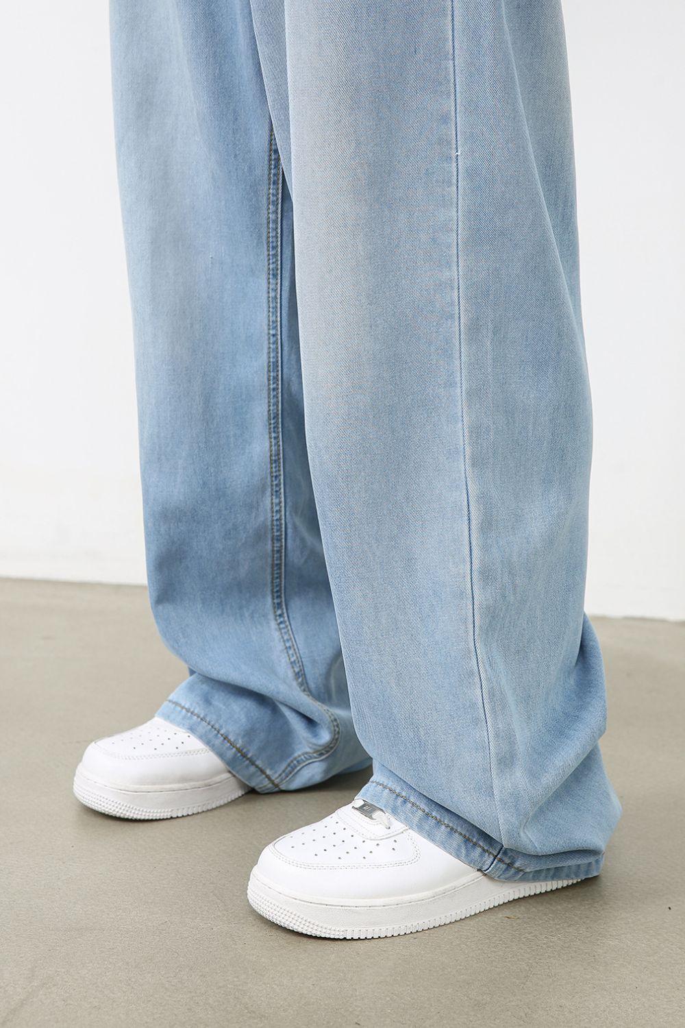 Men's Wide Leg Jeans with Pockets