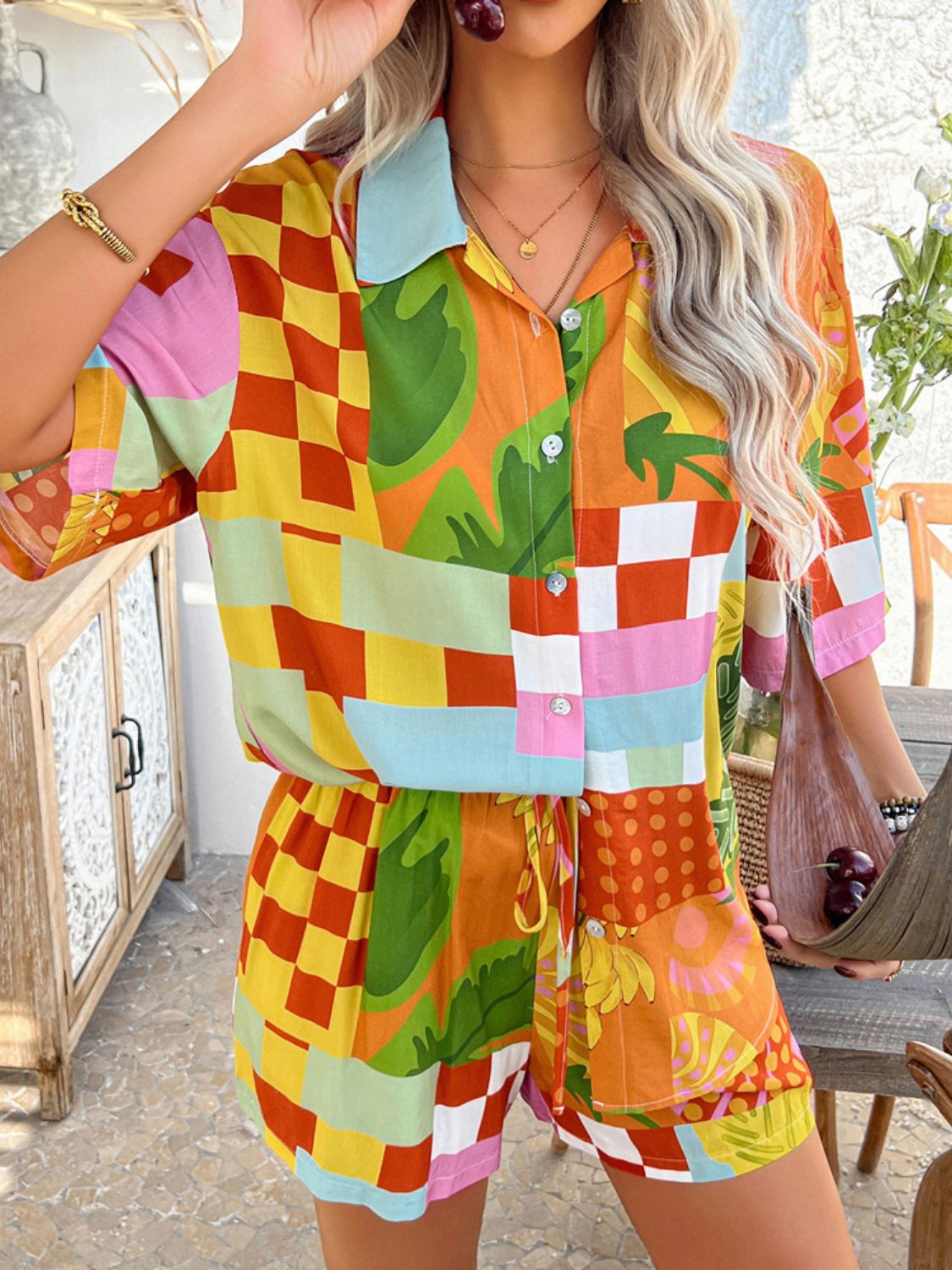 Ensemble haut à manches courtes et short à col imprimé Devine Image secondaire du produit