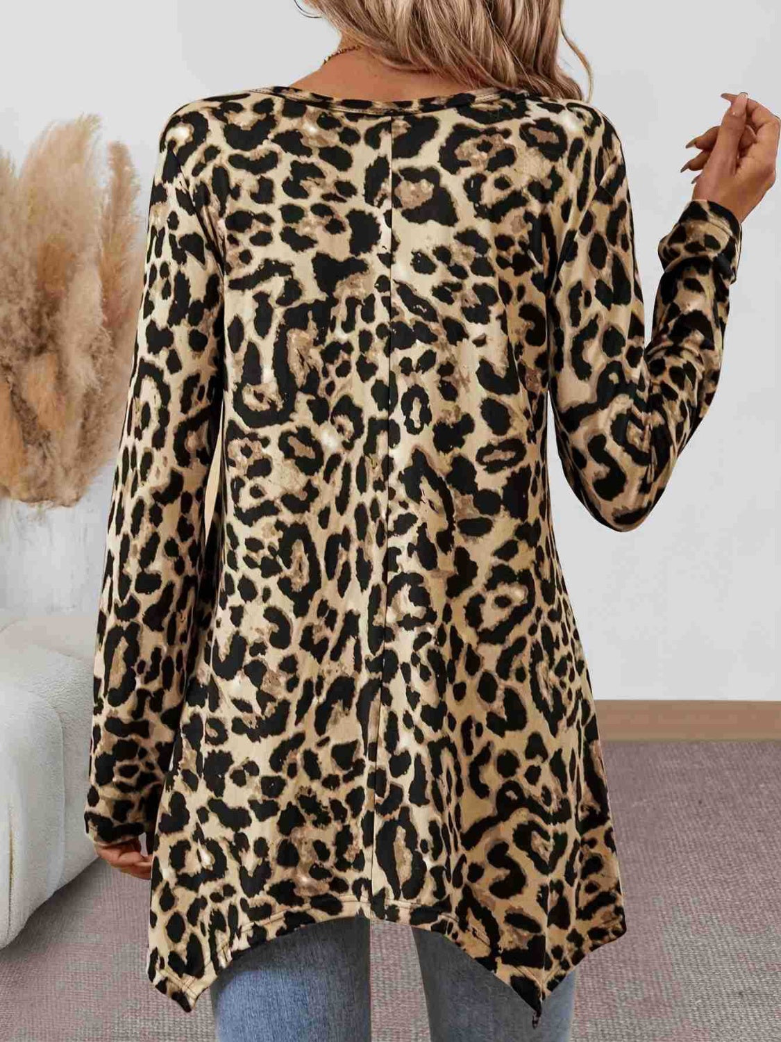 Leopard Round Neck Long Sleeve T-Shirt Secondary image