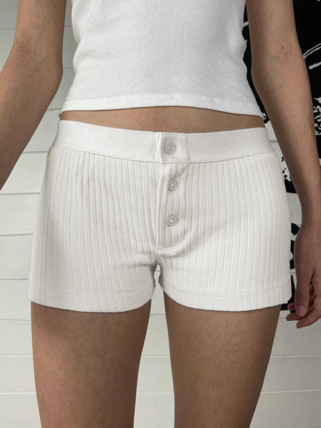 Devine Button Detail Shorts - felvior