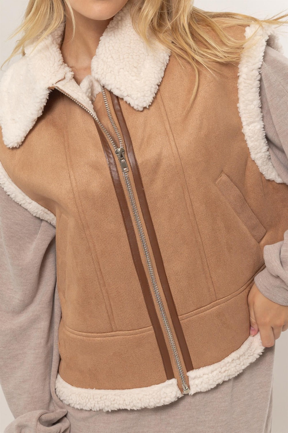 HYFVE Fur-Contrast Zip Up Suede Vest - felvior